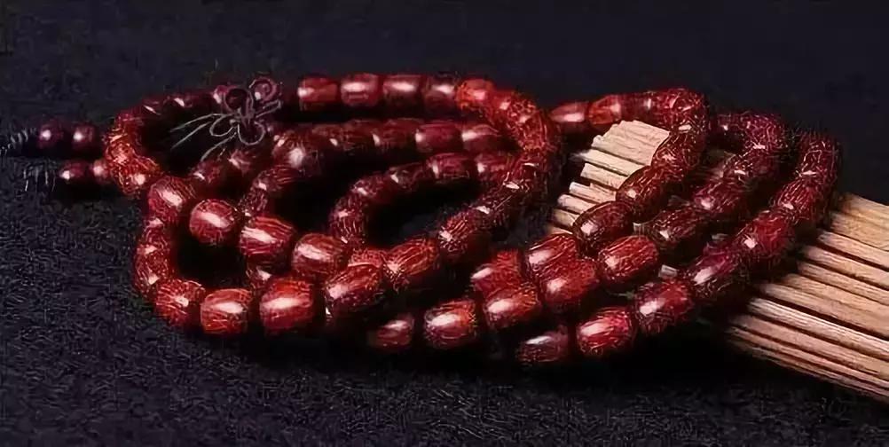 小叶紫檀越盘越涩,小叶紫檀越盘越乌是怎么回事