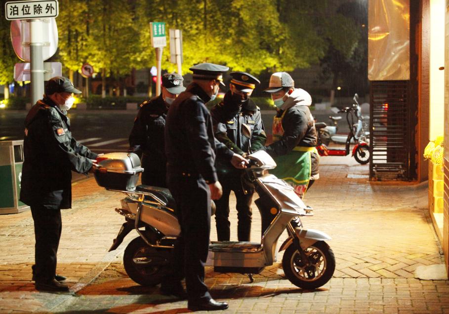 上饶人赤膊上街结果会咋样？这七类行为城管盯牢你