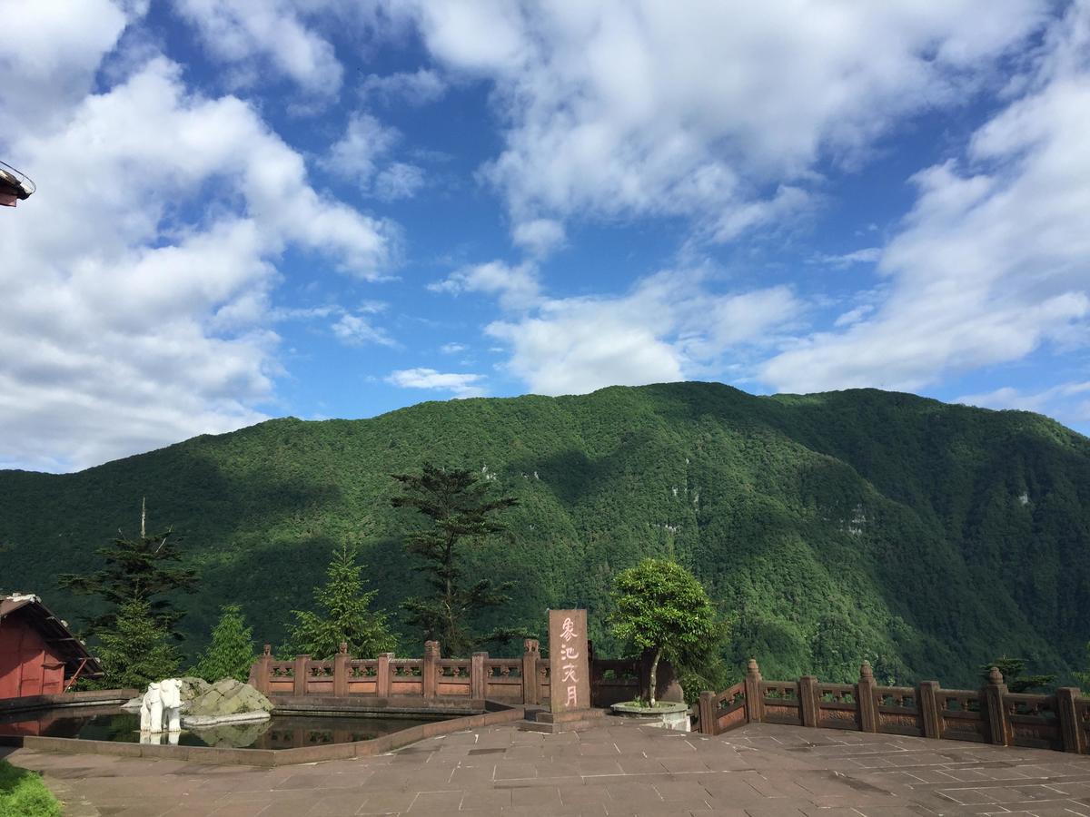 峨眉山登顶佛像,峨眉山登顶记完整版