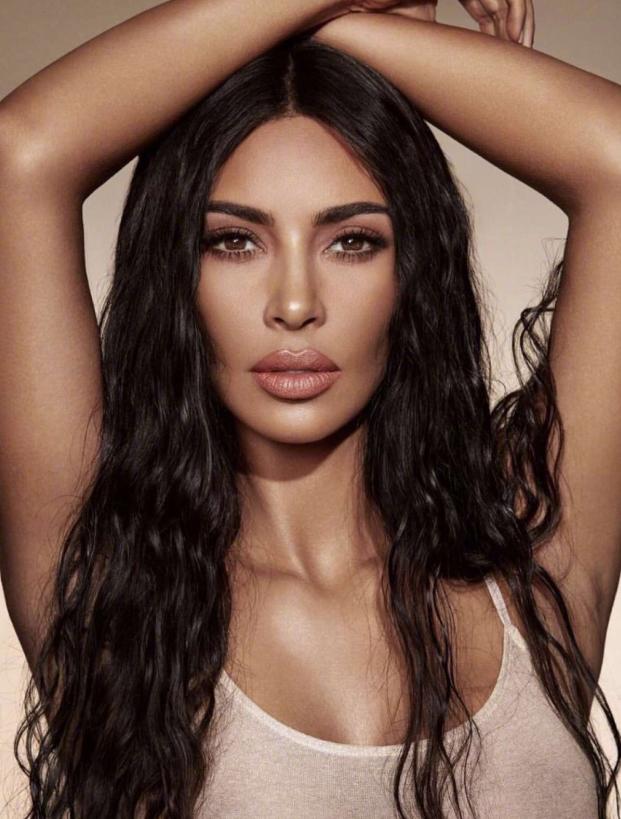 拥有美国第一蜜桃臀,靠炒作成网红顶流,揭秘性感名媛的上位史