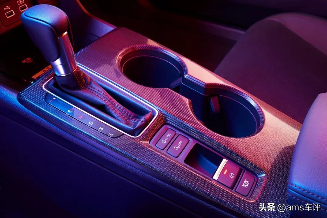 第十代思域1.5t豪华版介绍,12.99万起十一代思域上市即热销