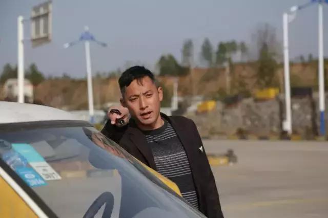 驾校金牌教练的访谈,成功驾校教练排名