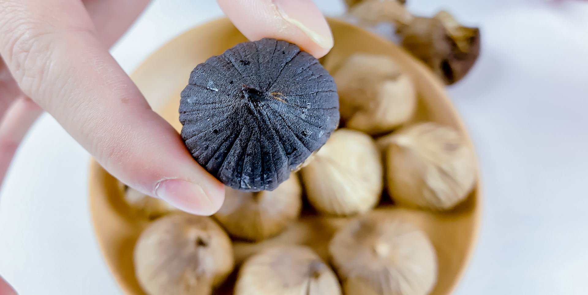 黑蒜小众零食,看着像梅子吃起来像李子的水果