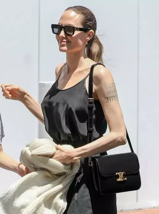 追了《爱的迫降》这么久，我终于看到一只想买的包了