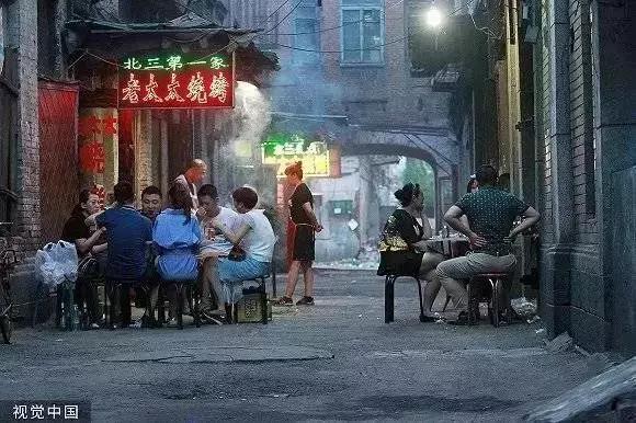 东北街头烧烤铺,东北烧烤是一个江湖