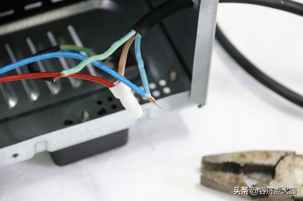 电线怎么弯线不伤线,怎么把电线变直的方法