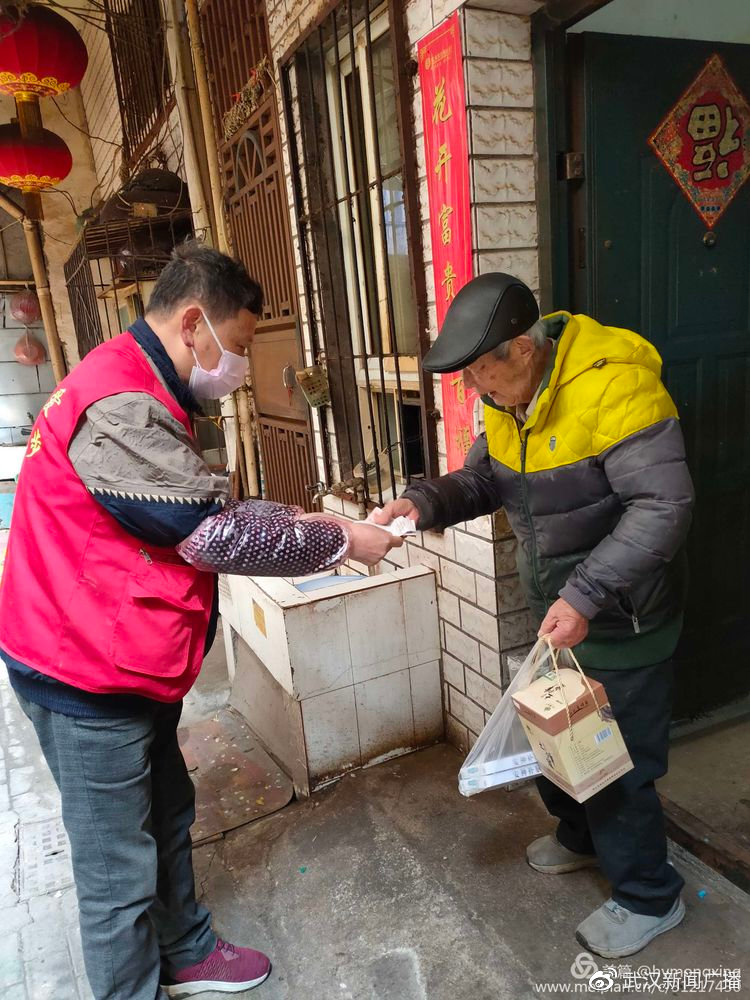 江岸区前进街桃园社区里,有一支“桃园采购轻骑队”