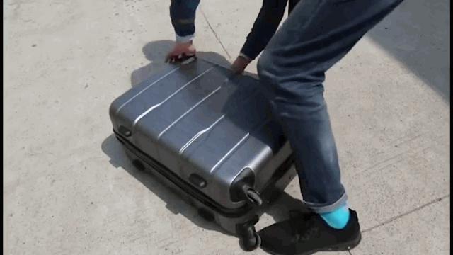 逃不过的*力暴**托运，必须祭出这款摔不伤的行李箱