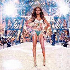 维密最贵的bra是谁穿的,维密最贵天价内衣是谁走秀的