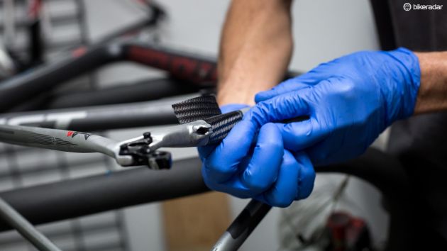 碳纤维自行车车身修复视频教程,碳纤维自行车针孔如何修复