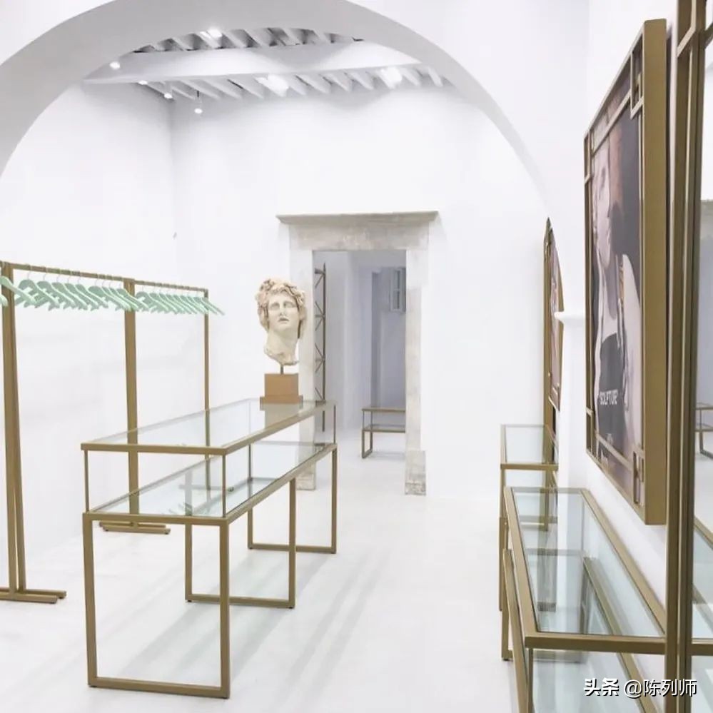 offwhite风格,白色品牌陈列搭配