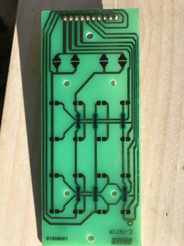 冲动购买被迫更换DrakeSW8台式收音机糟糕的按键面板