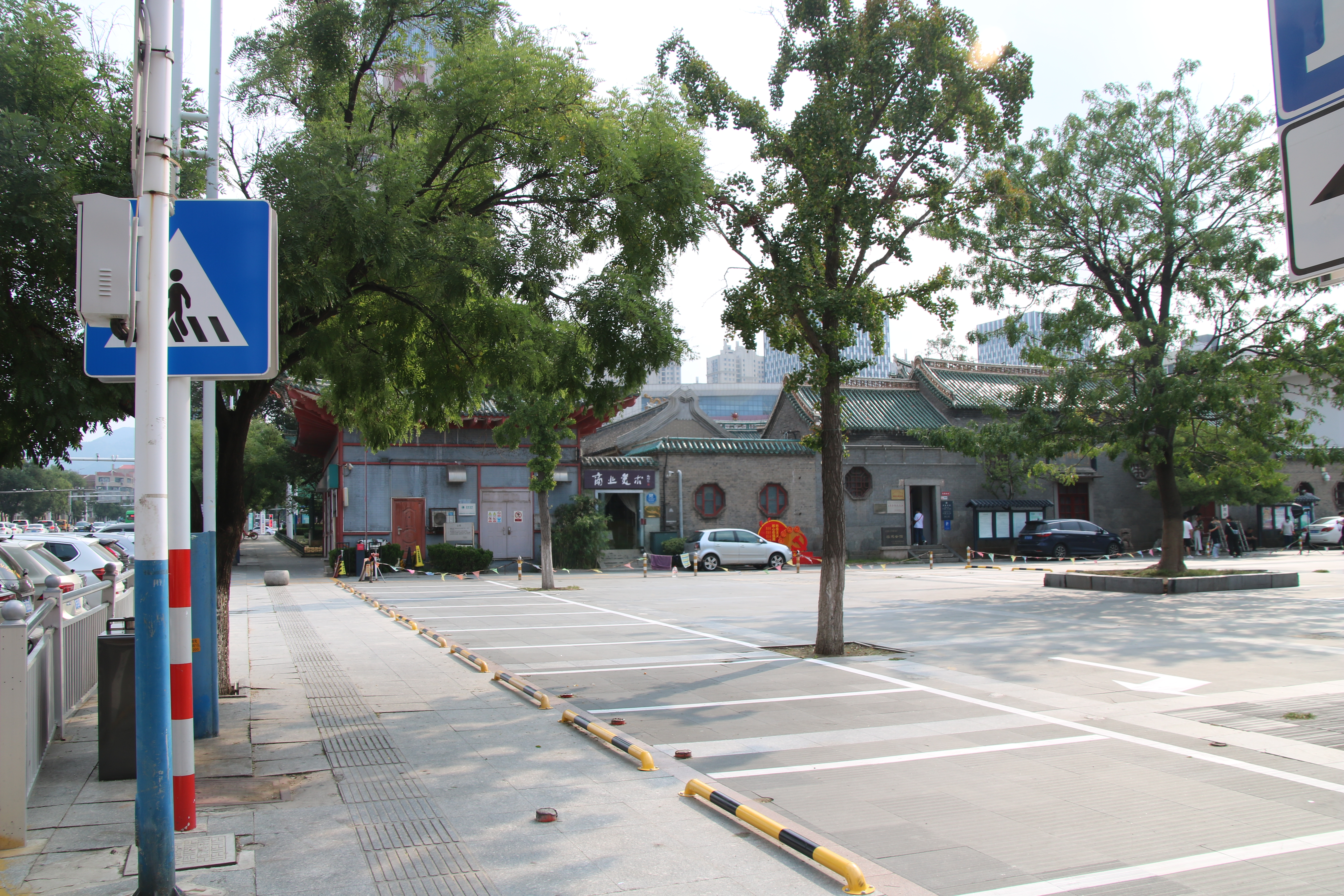 烟台有大型购物中心吗,烟台新世界地下购物广场