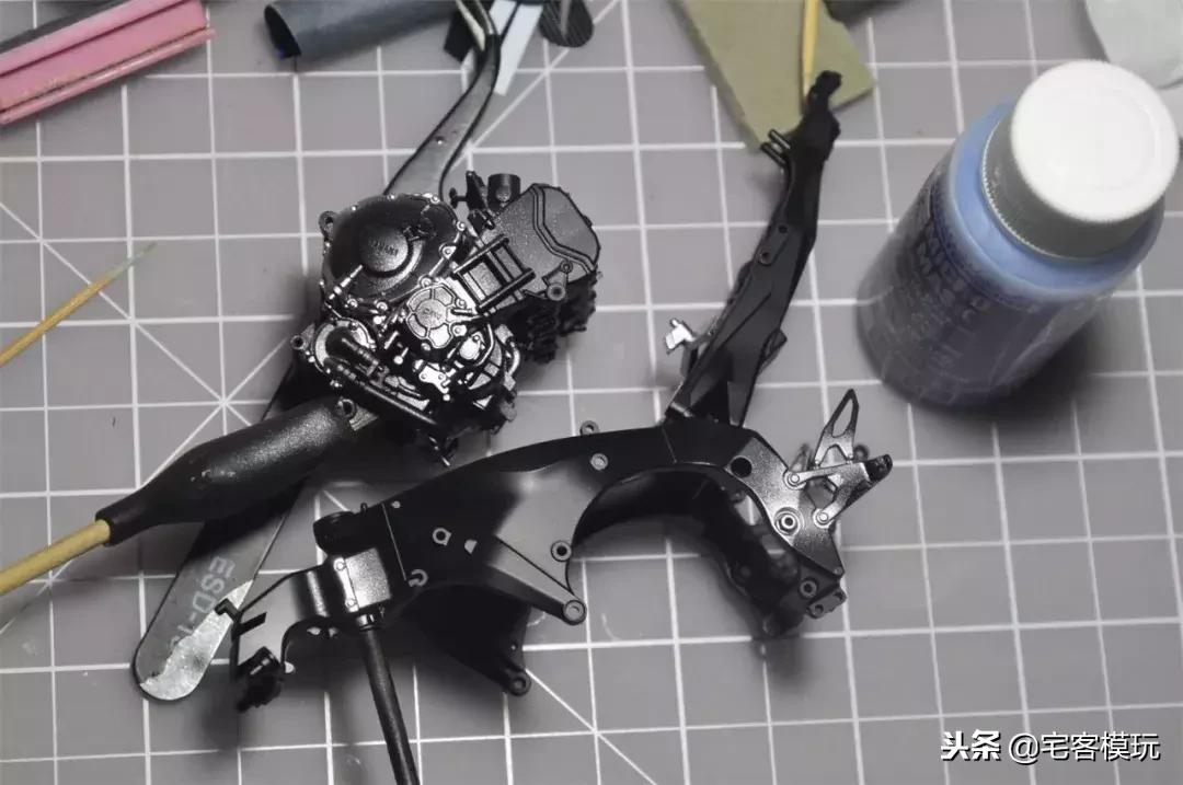 模型制作范例：田宫1:12雅马哈YZF-R1M,14133制作过程
