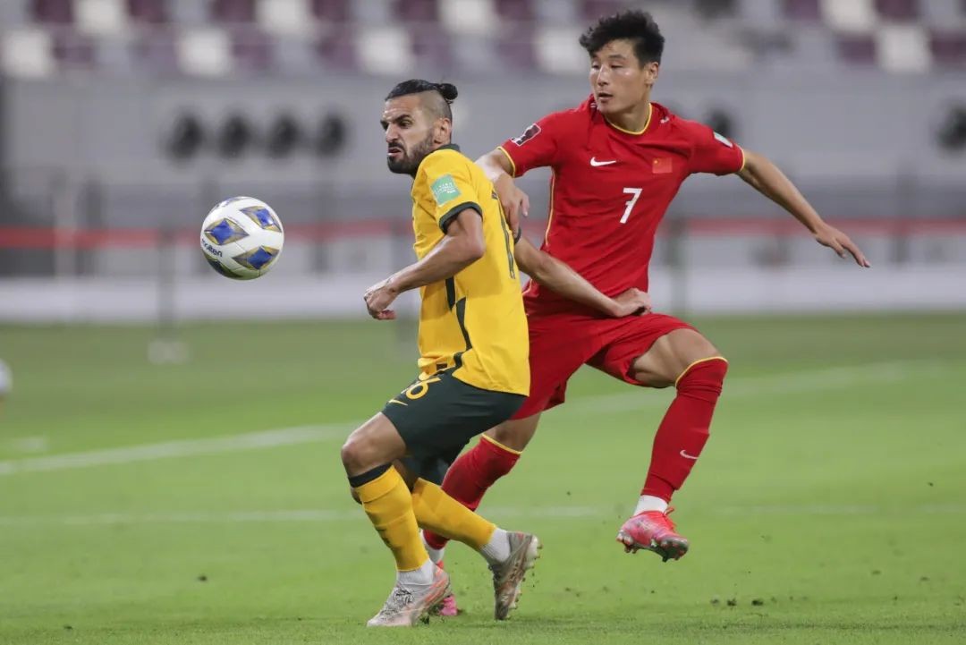 CCTV5直播！世预赛生死战前瞻：李铁爆冷掀翻日本，重奖国足600万