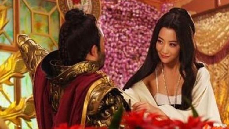 三国演义曹操和张绣夫人,曹操有没有把刘表的老婆蔡氏占有