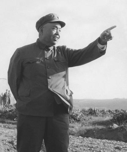 *世友许**指定要他当秘书,3年内为他2次破例,离开时:遇事来找我