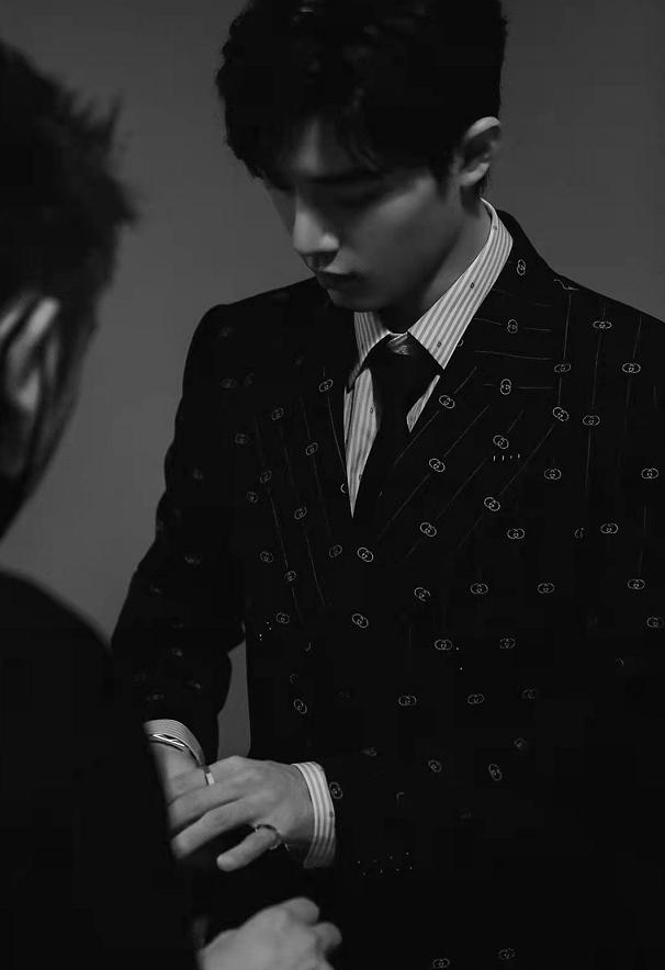 肖战2019gucci米兰时装周照片,肖战gucci代言帅且成功