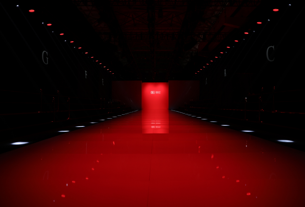 中式“新时尚”旗纪高定之美，上海时装周完美演绎