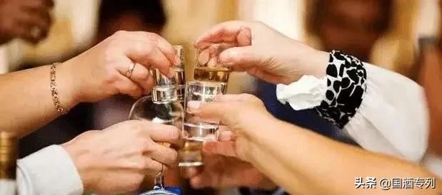 真茅台是否都有一点酒倒不出来,你是否也遇到过最尴尬的场景