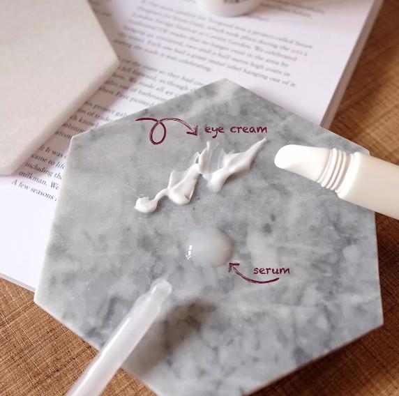 有句话说得好：美不美看脸，老不老看眼