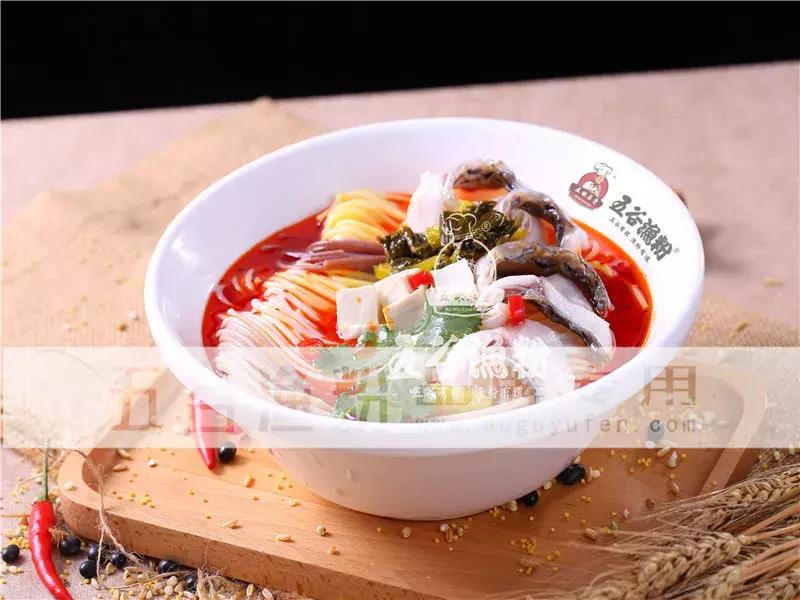 五谷渔粉的白色汤底,原味五谷渔粉家庭版汤底