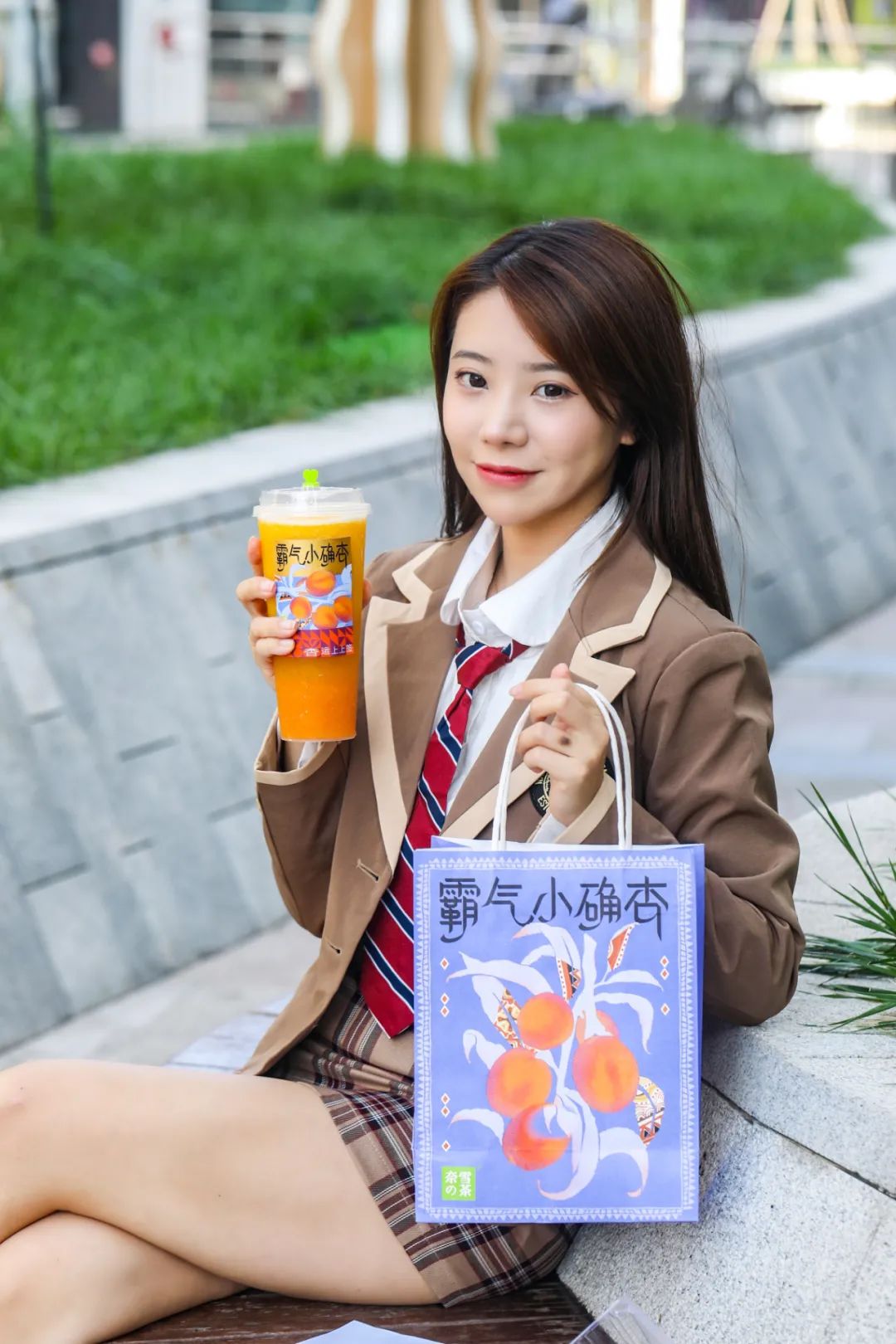 奈雪「霸气小确杏」回归！还有杏运上上签，今日开“撕”