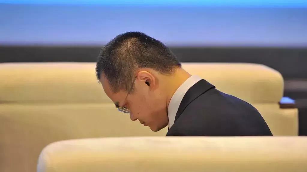 美团市值近4000亿王兴越过山丘,为什么美团亏钱王兴赚钱