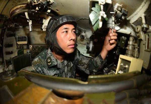 坦克兵如何大小便，史上第一款有专门厕所的坦克出现，解决大问题