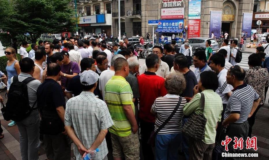 老股民谈股市近况,街头采访股市的问题是什么