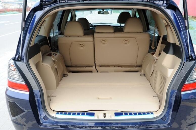 更像旅行车的轿车,更像旅行车的两厢车