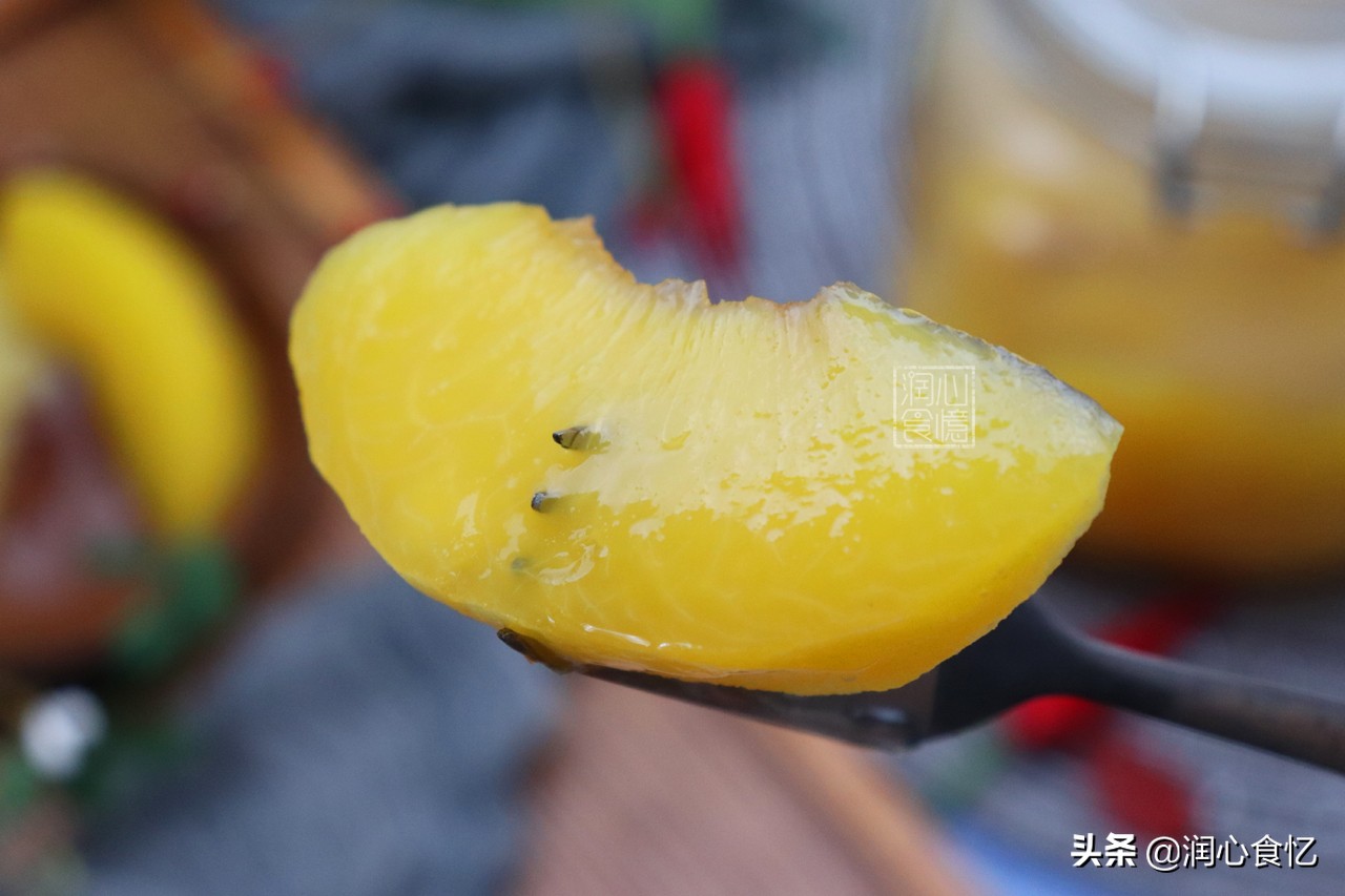 自制黄桃罐头煮和蒸之前，都不能少了这一步，怪不得桃肉酸坏得快