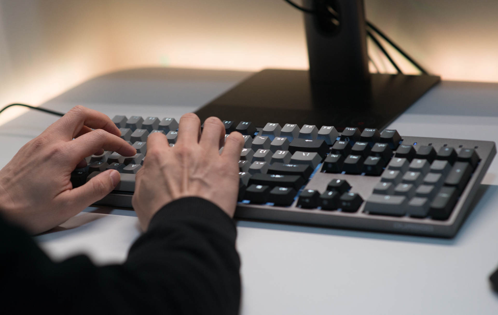 中端机械键盘王者轴体手感真实体验,青轴和银轴横评