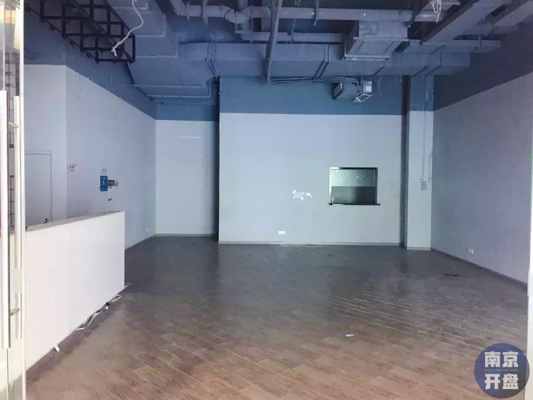 大量商家关门撤店！河西这家商场开业2年多，生意冷清！