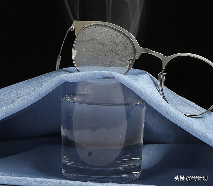 夏季你需要一条与众不同的裤子:天丝牛仔裤!轻薄透气清爽又有型