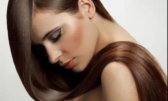 养发真的让头发变柔顺吗,洗头发让头发变得更柔顺的方法