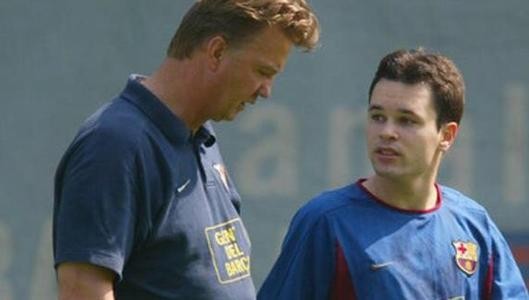 齐达内看梅西比赛巴萨,巴萨6号8号是谁