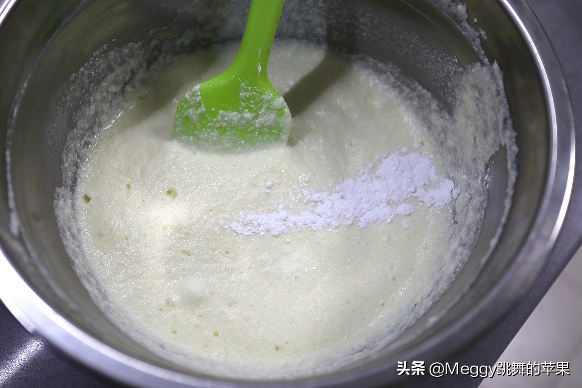 2个鸡蛋蛋糕超级简单零失败,2个鸡蛋1碗面粉不用烤箱教你做