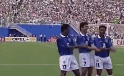 巴西足球历史十大球星名单,巴西十大足球巨星排名