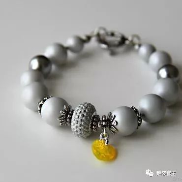 施华洛世奇水晶和珠子打造闪亮弹簧吊坠手链，附制作图解教程