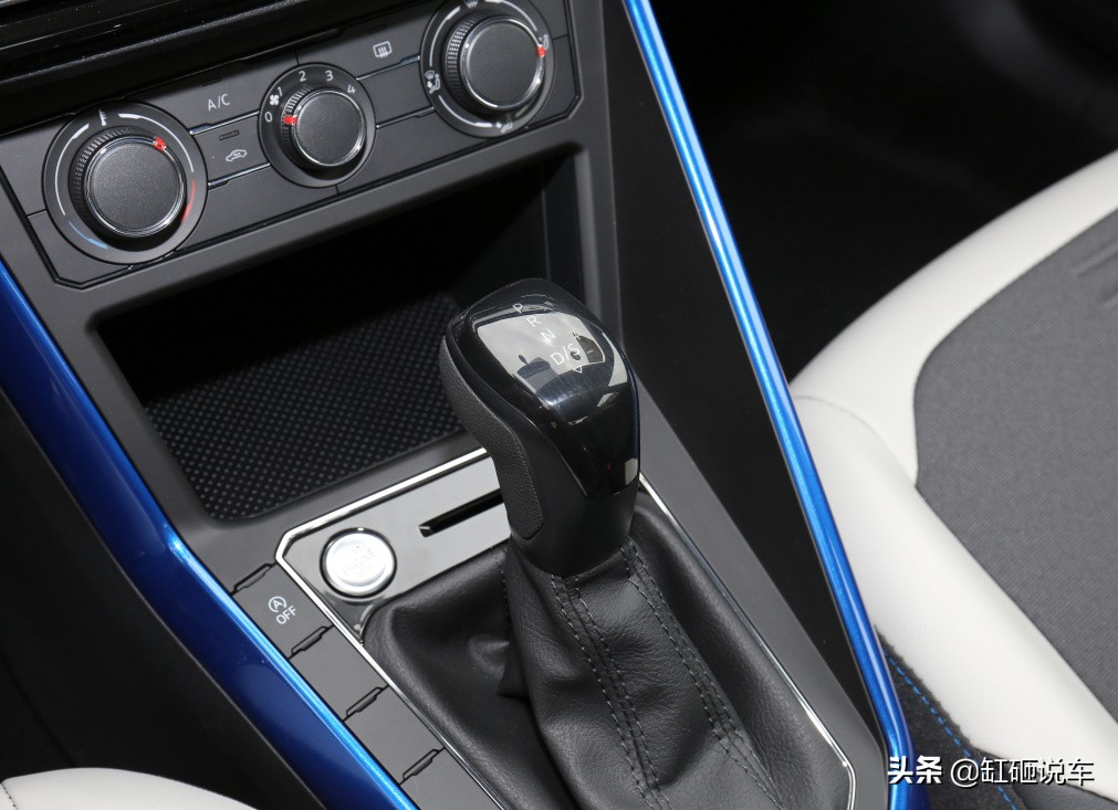 9万多的大众polo，省油耐用又保值，日常代步足够，适合年轻人