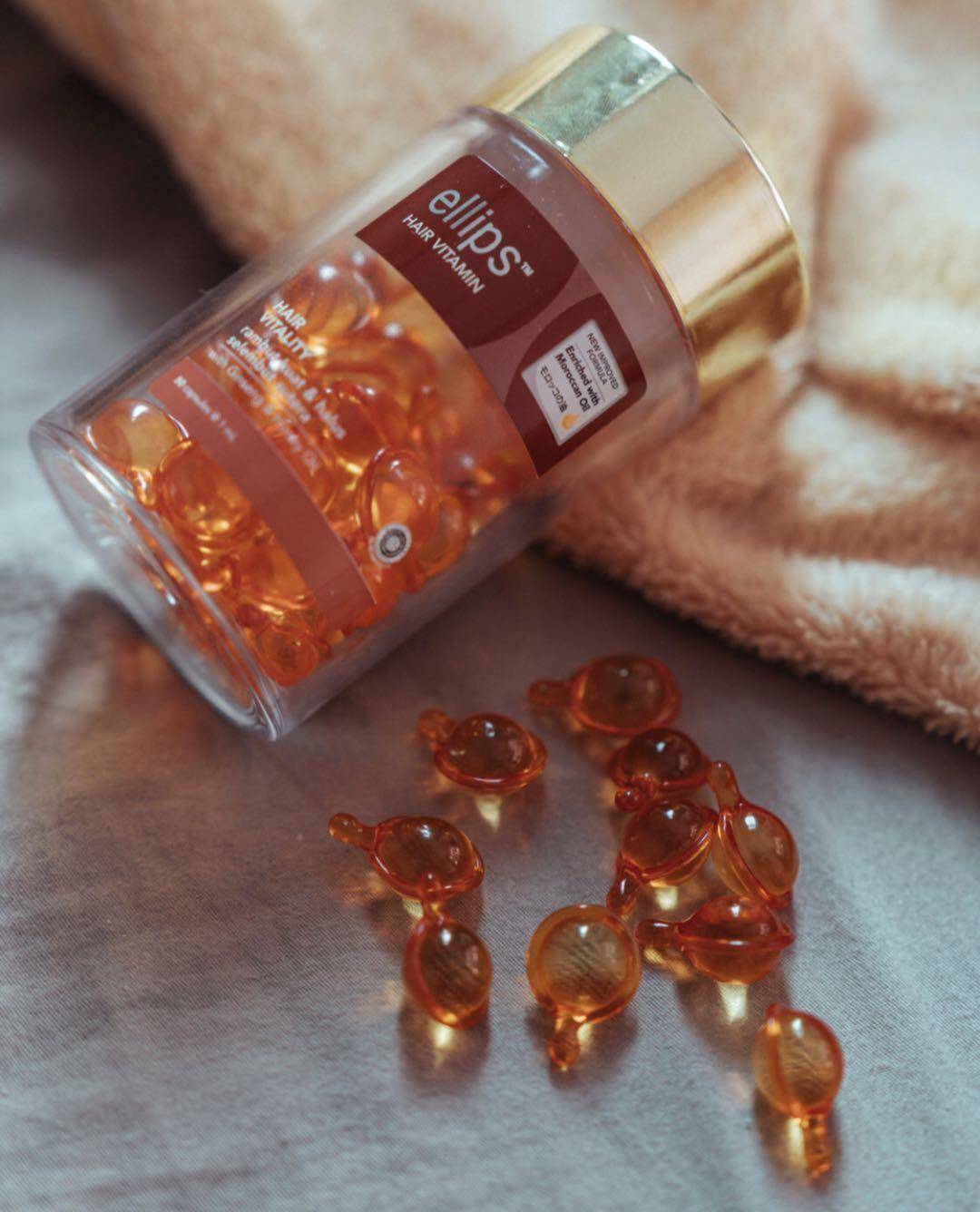 女士头发又细又黄油腻,又黄又软的头发