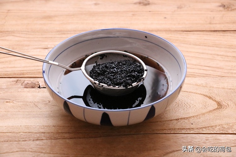 奶奶最爱的黑芝麻养生吃法,黑芝麻简单吃法宝宝