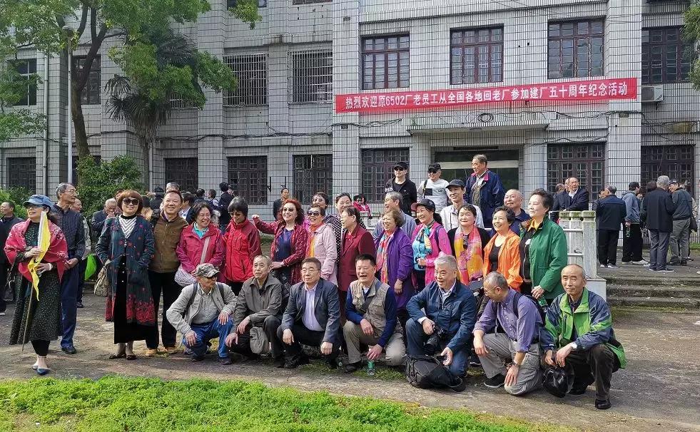 老知青50年后再聚首感叹今昔巨变,五十年后再聚首白发知青永恒情谊