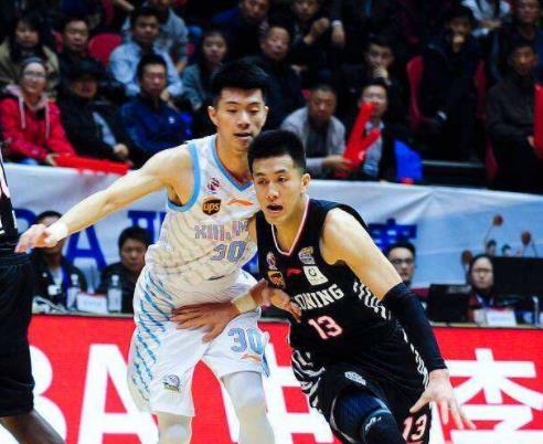 怪伦再升级：没人惹我生气那我就自己惹自己生气，跟裁判腻歪吃T