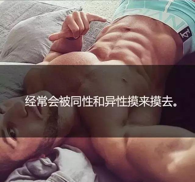男人一个胸大一个胸小正常吗,男人胸大什么问题