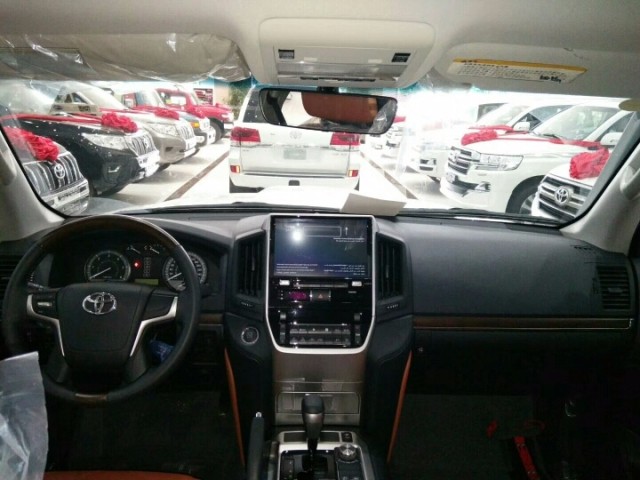 陆巡兰德酷路泽4500柴油版24款,兰德酷路泽5.7v8陆巡5700顶配