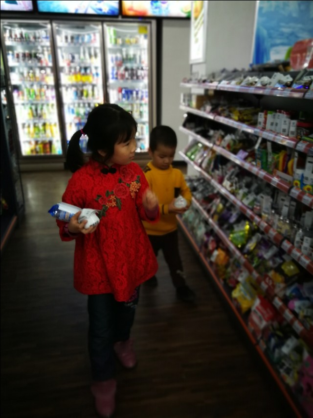 无人超市都卖什么,24小时无人超市购物体验