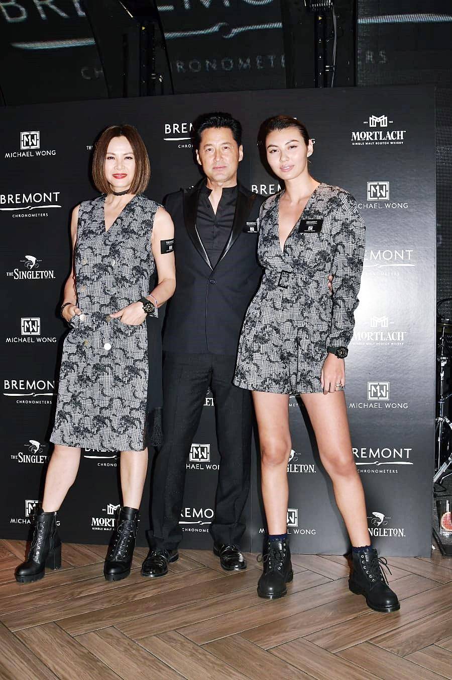 甜蜜！香港著名演员庆与太太结婚28周年，两个女儿外貌身材出众