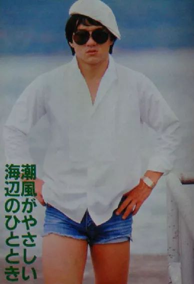 功夫天王变时尚大佬！成龙李小龙昔日穿搭竟引领后世潮流